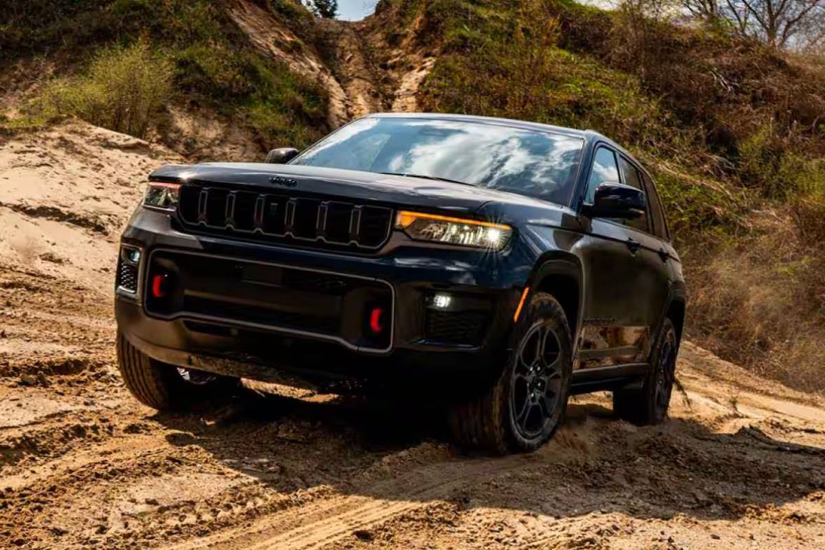 2027 Jeep Grand Cherokee Trailhawk and Overland